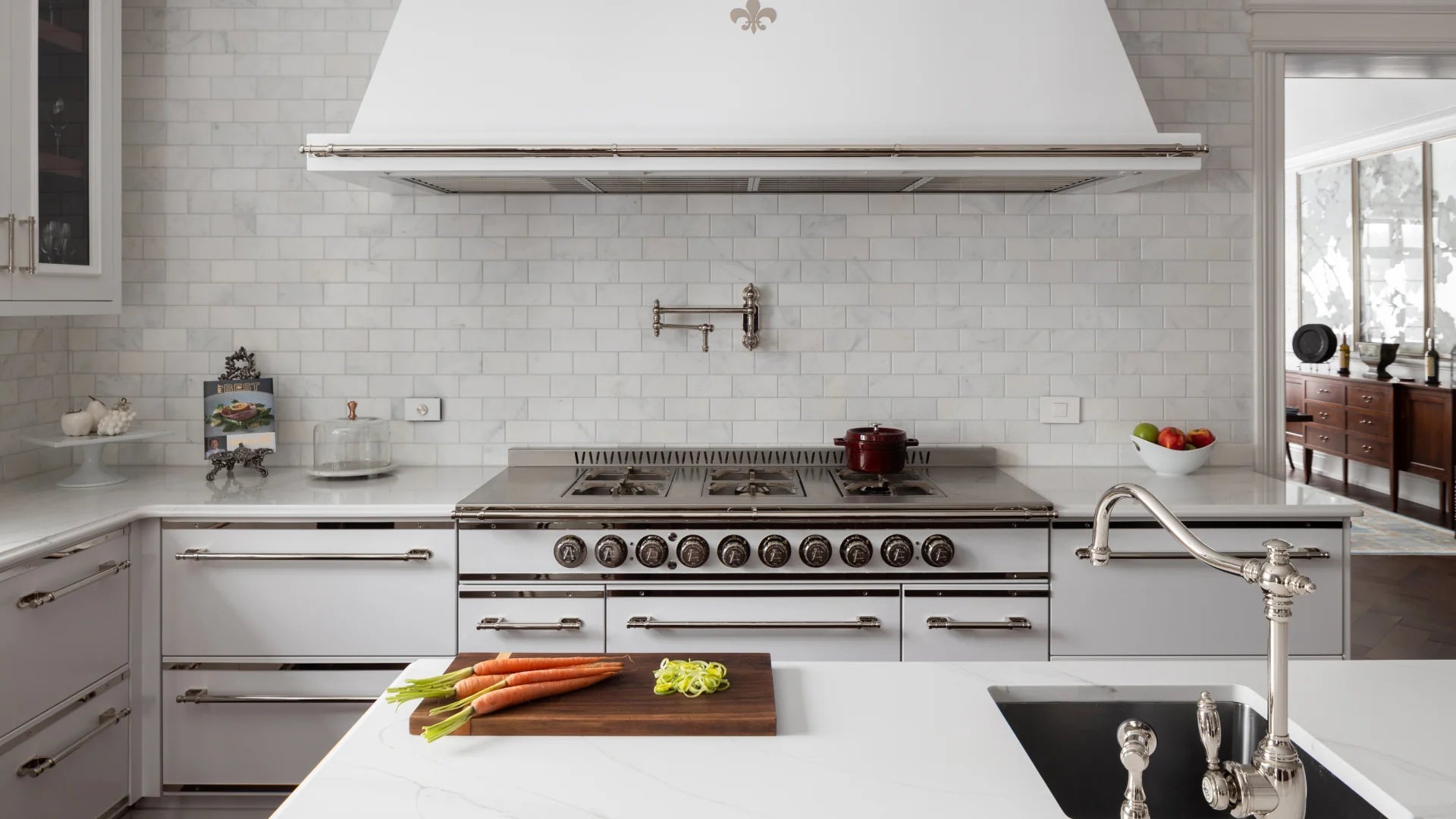Custom Kitchen Ranges: Perfecting Your Restaurant's Culinary Canvas