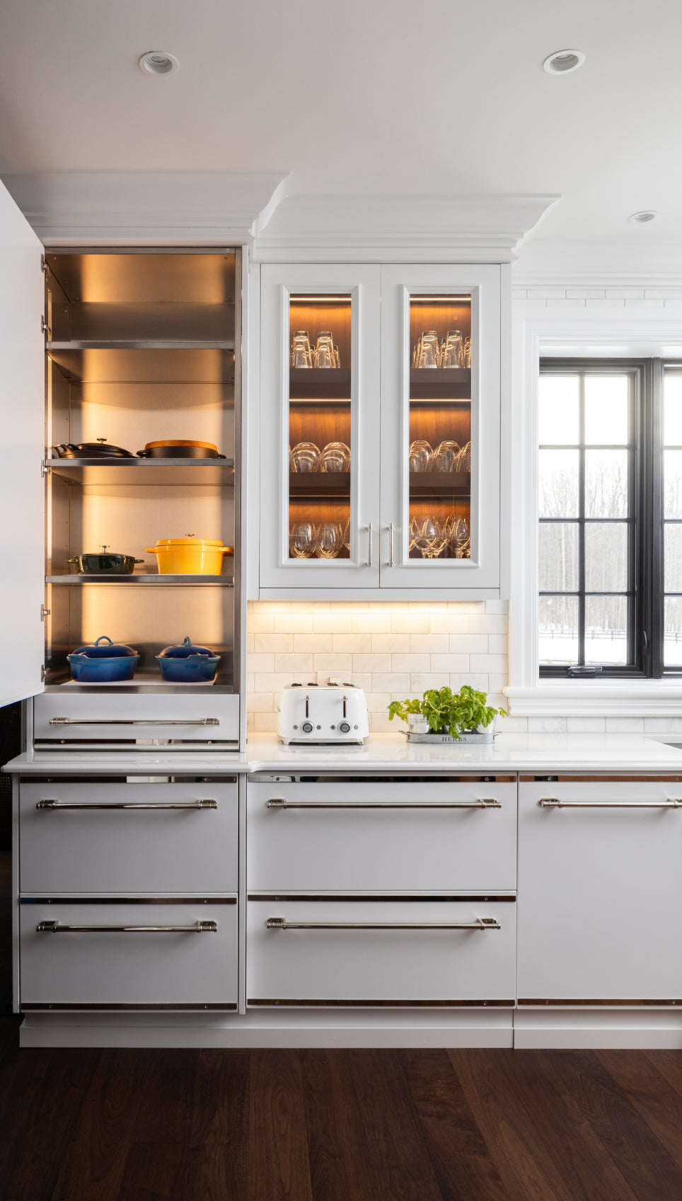 white kitchen cabinets