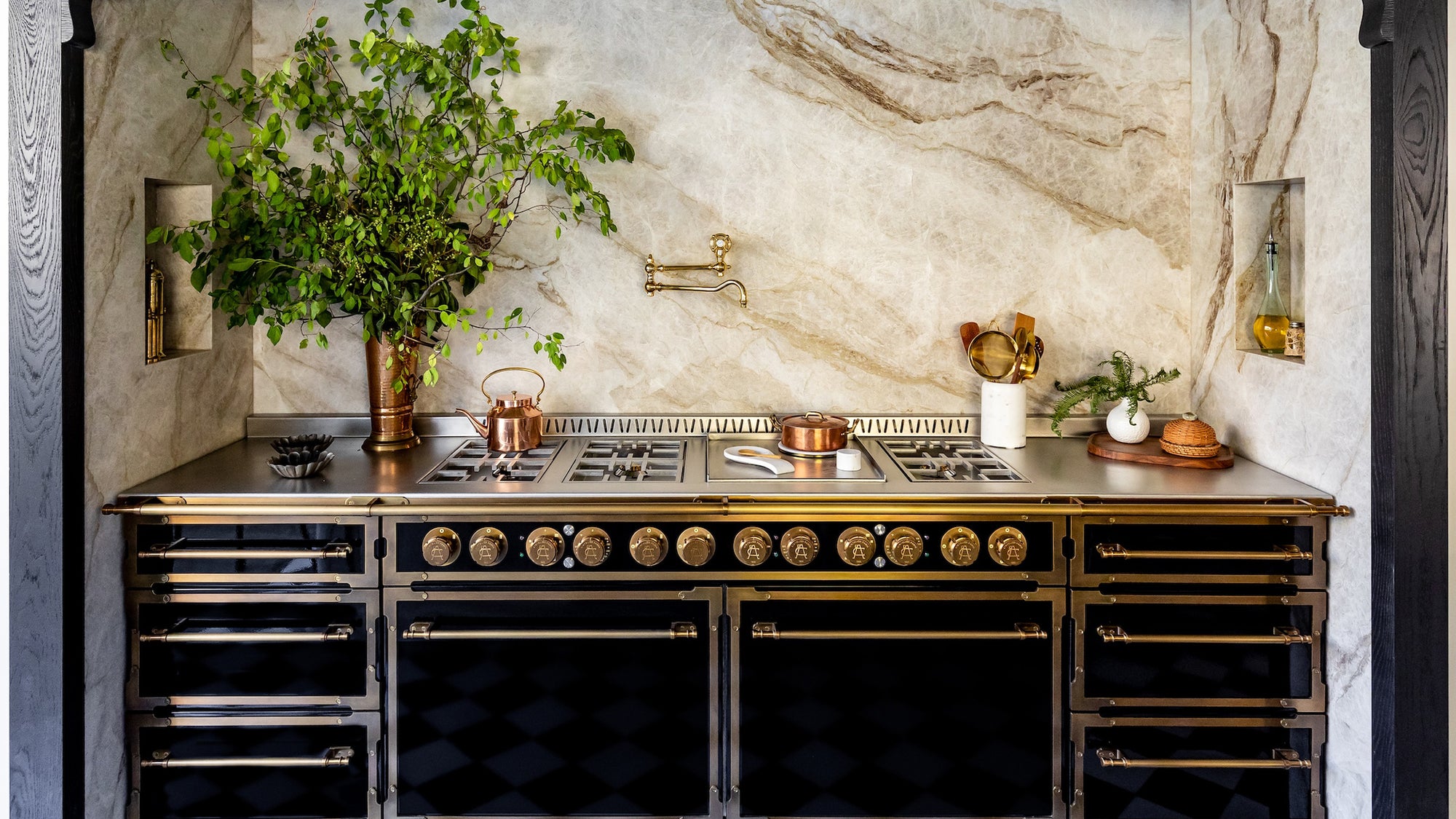 A Cooking Range, Designed Around the Kitchen It Belongs To