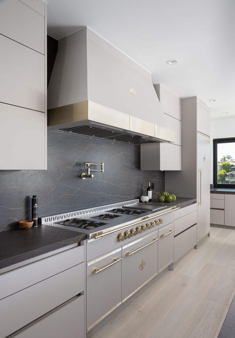 best high end kitchen ranges in white color with golden handles, burners and kitchen hood