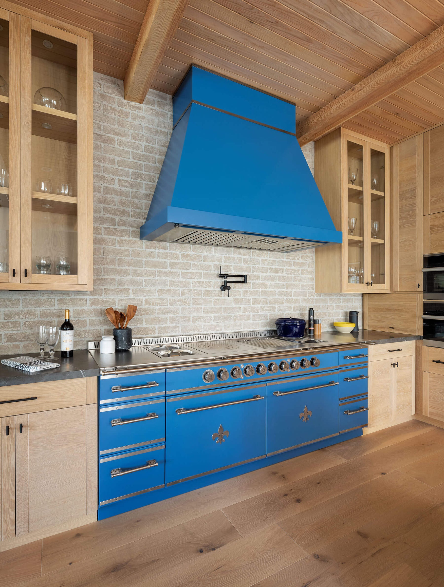 Contemporary French kitchen design with stainless steel cabinetry and a monochromatic palette