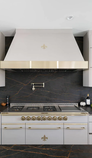 White Luxury Kitchen Ranges Golden Burners and Handles, White Wall Cabinets and Kitchen Hood